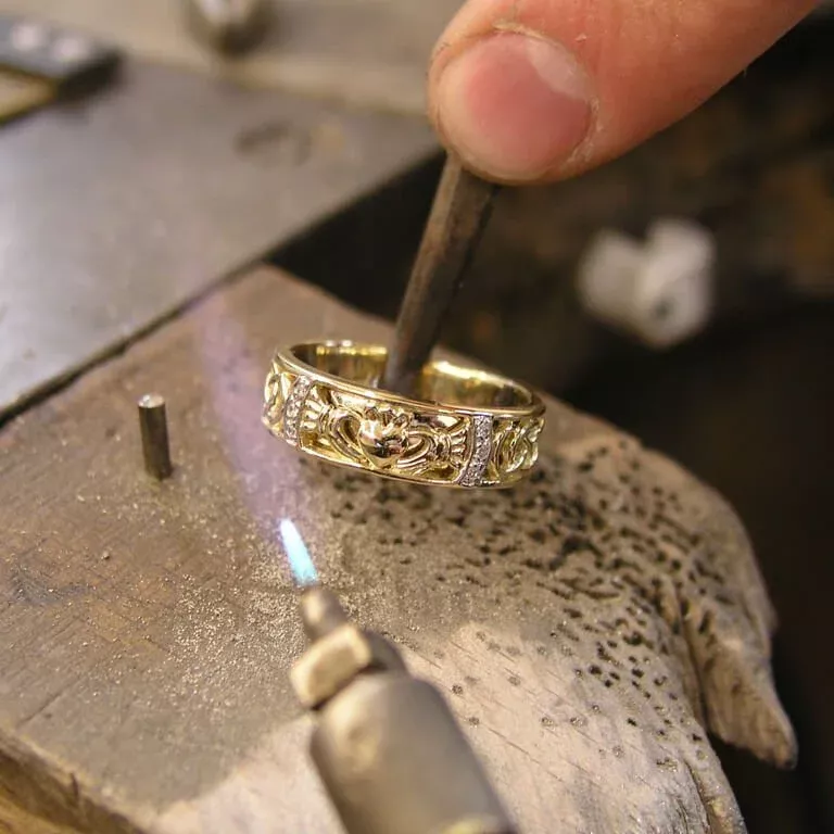 3 Claddagh Diamond Ladies Wedding Ring With Celtic Knot Design 14IC3_2