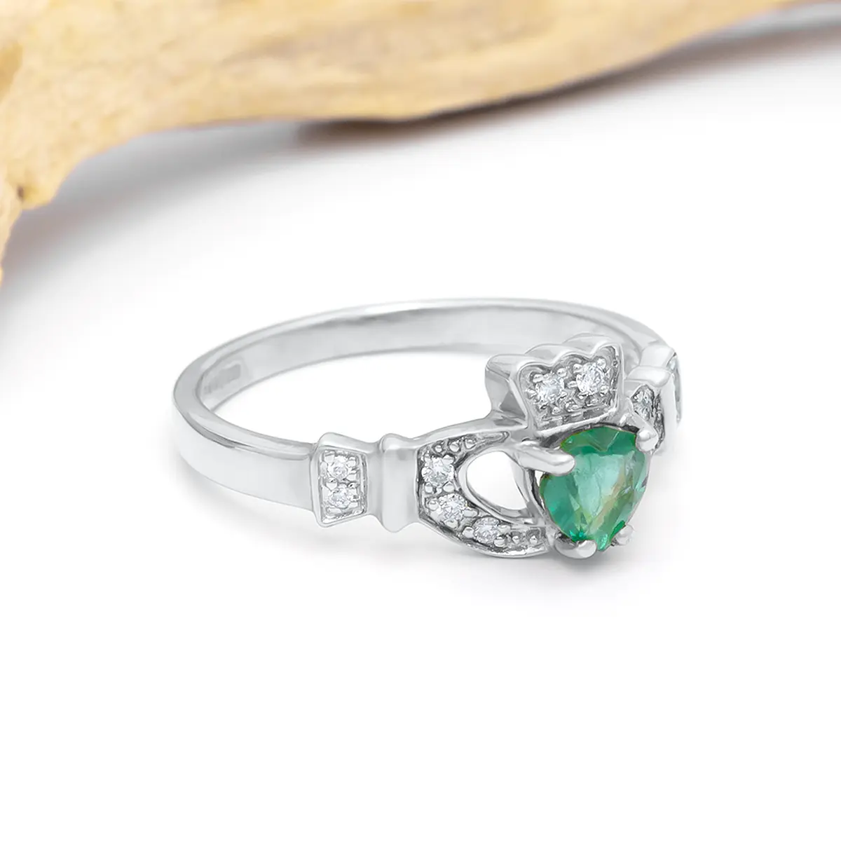 Emerald Claddagh Ring White Gold 2webp...