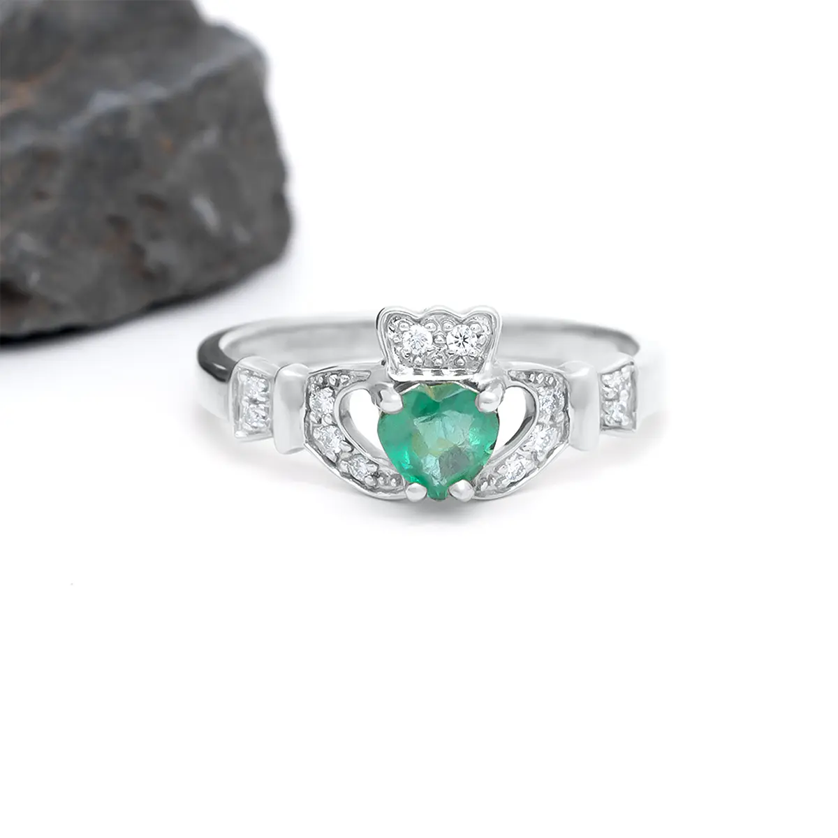Emerald Claddagh Ring White Gold 5webp...