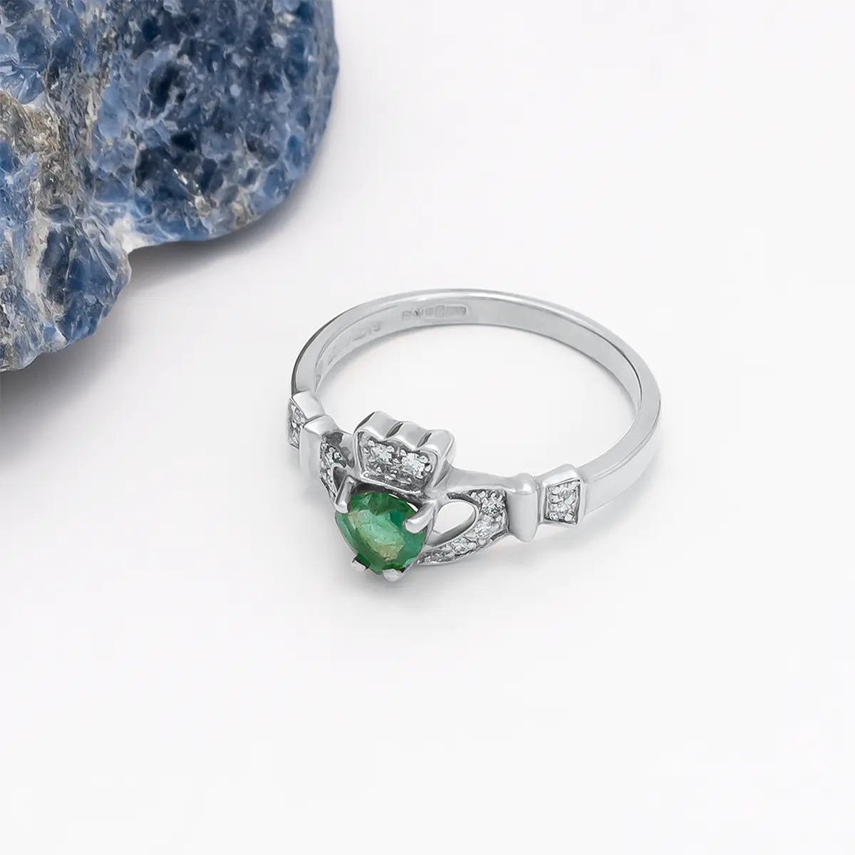 Emerald Claddagh Ring White Gold 7webp...