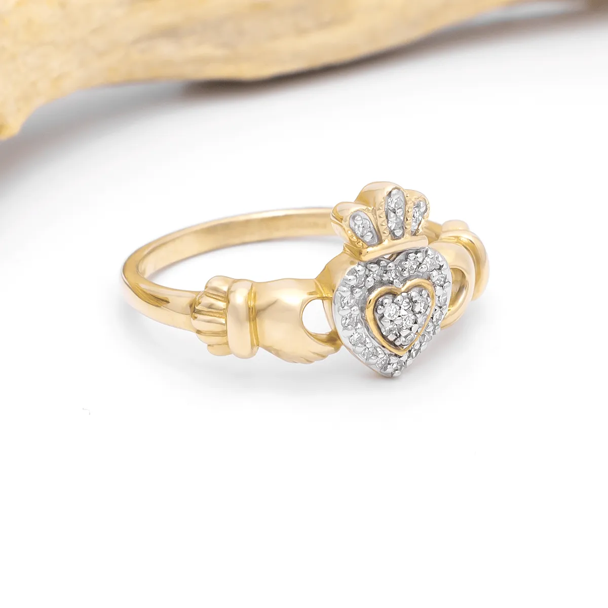 17 Yellow Gold Diamond Claddagh Ring 8...