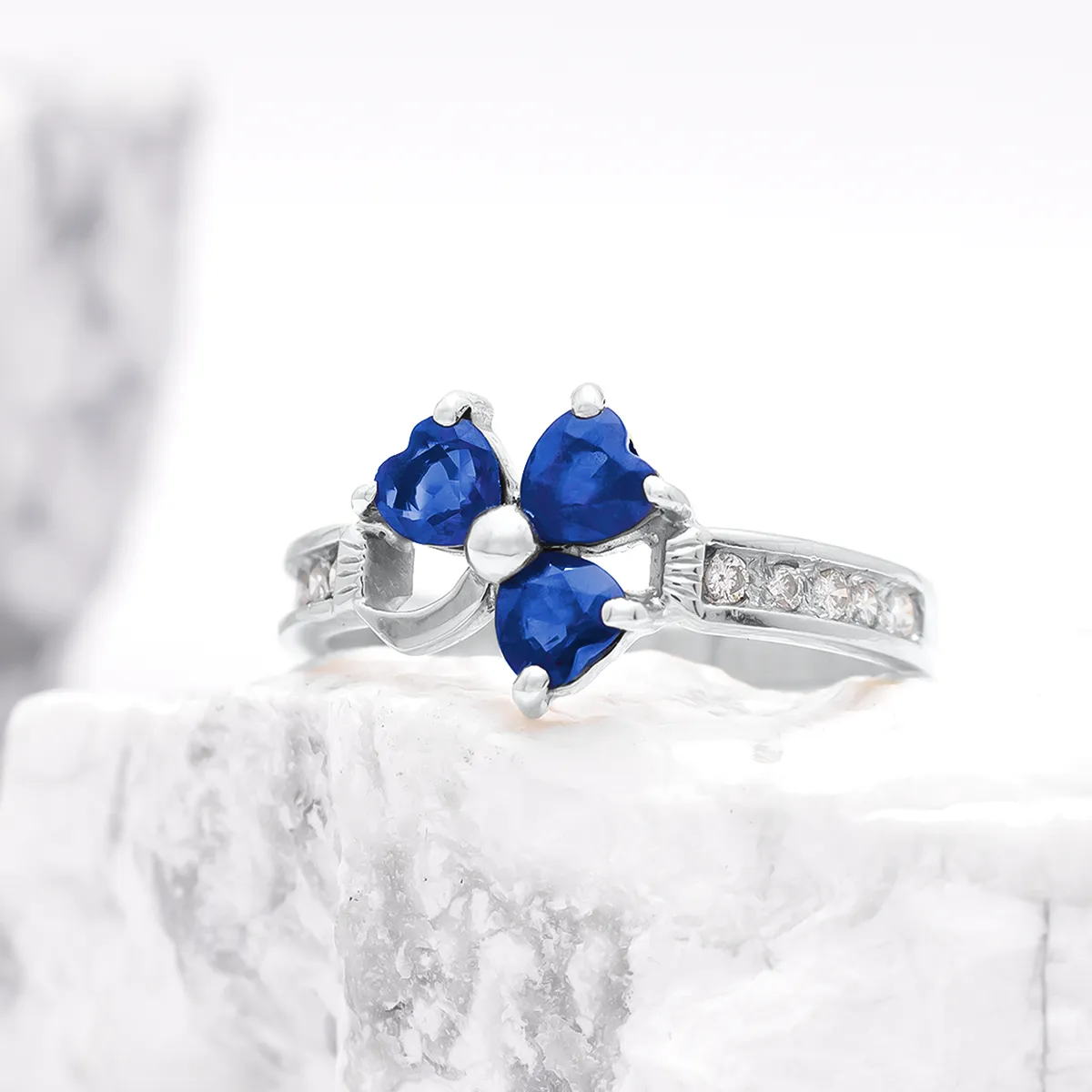 Heartshape Sapphire And Diamond Shamrock Ring In White Gold