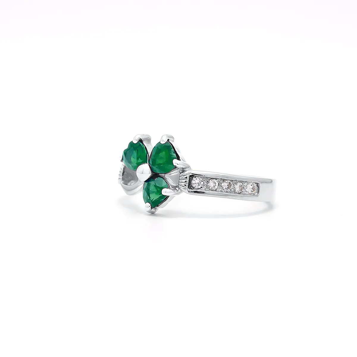Emerald Shamrock Ring In White Gold Photo 3 