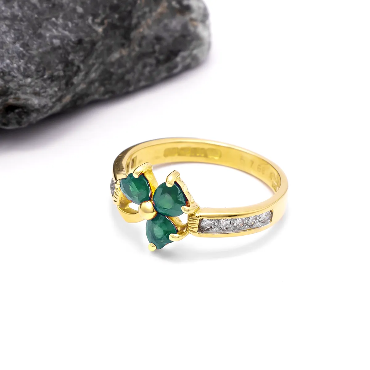 Enchanting 18 Karat Yellow Gold And Stone Finger Ring