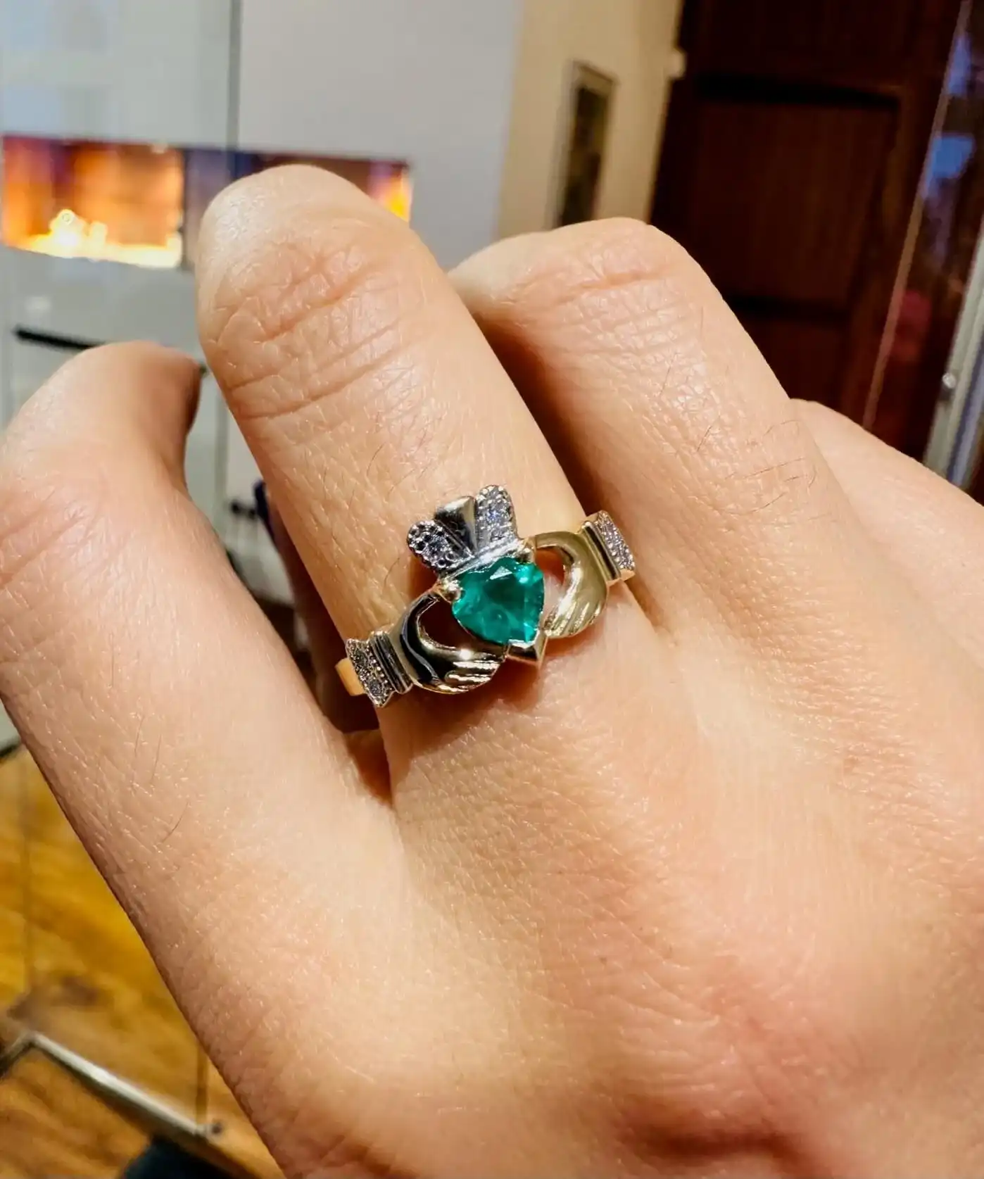 Claddagh Ring White Gold Emerald On Finger...