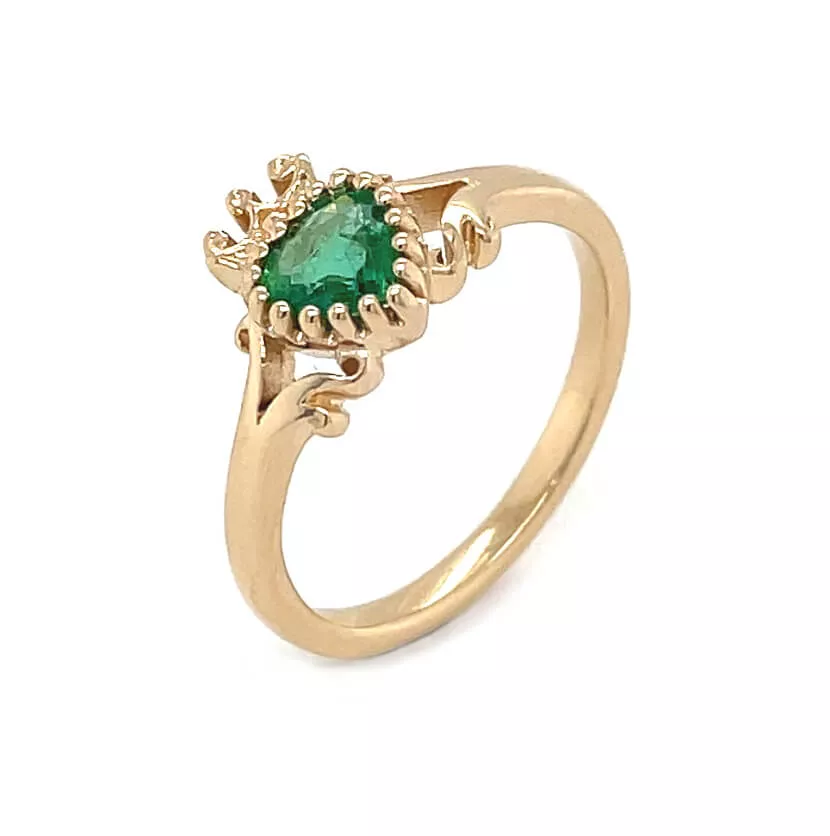 Yellow Gold Heartshape Emerald Claddagh Ring 2 2