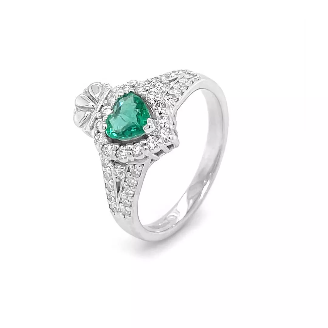 White Gold Claddagh Ring With Emerald And Diamonds 2 2