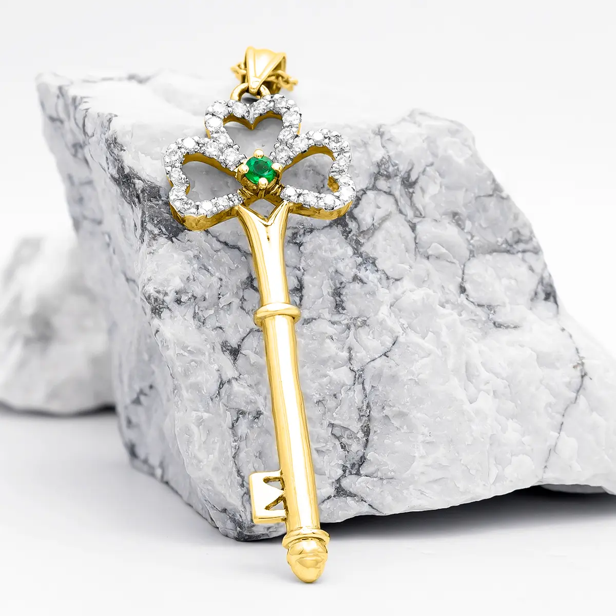 Gold Irish Shamrock Key Pendant With Emerald And Diamonds Photo 8 