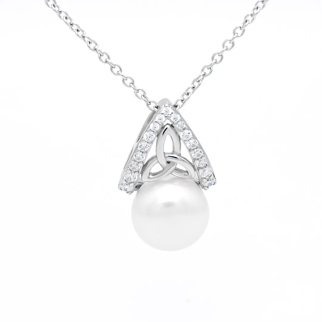 Celtic Triquetra Pearl Necklace 1...