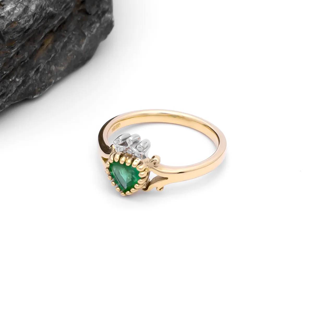 IJCR00013 Gold Emerald Claddagh Ring 04