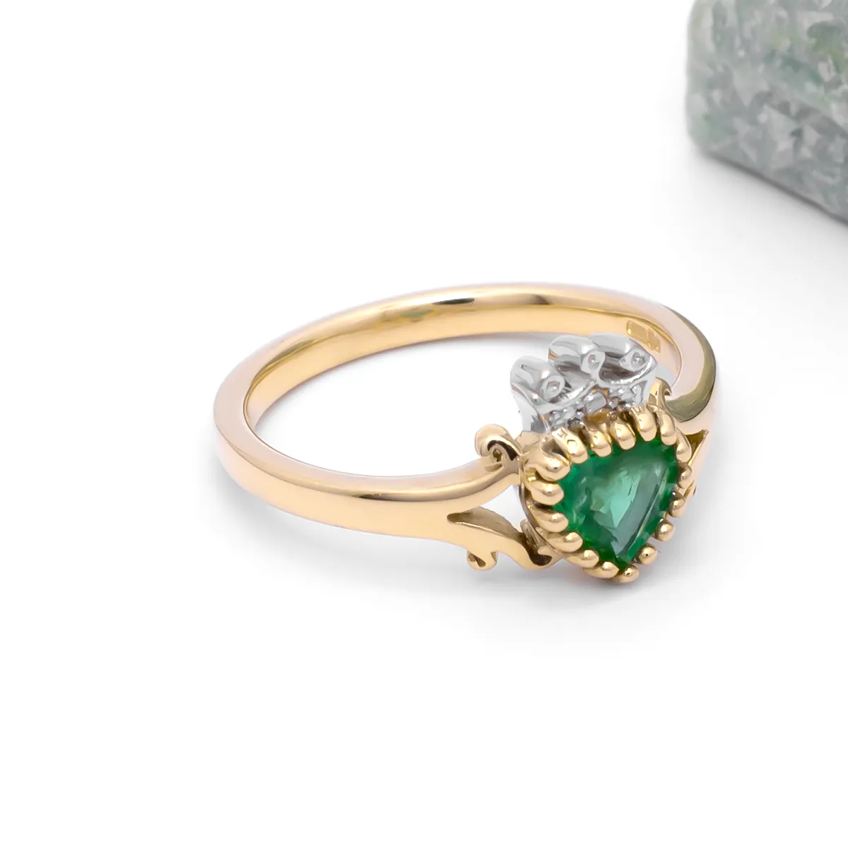 IJCR00013 Gold Emerald Claddagh Ring 05