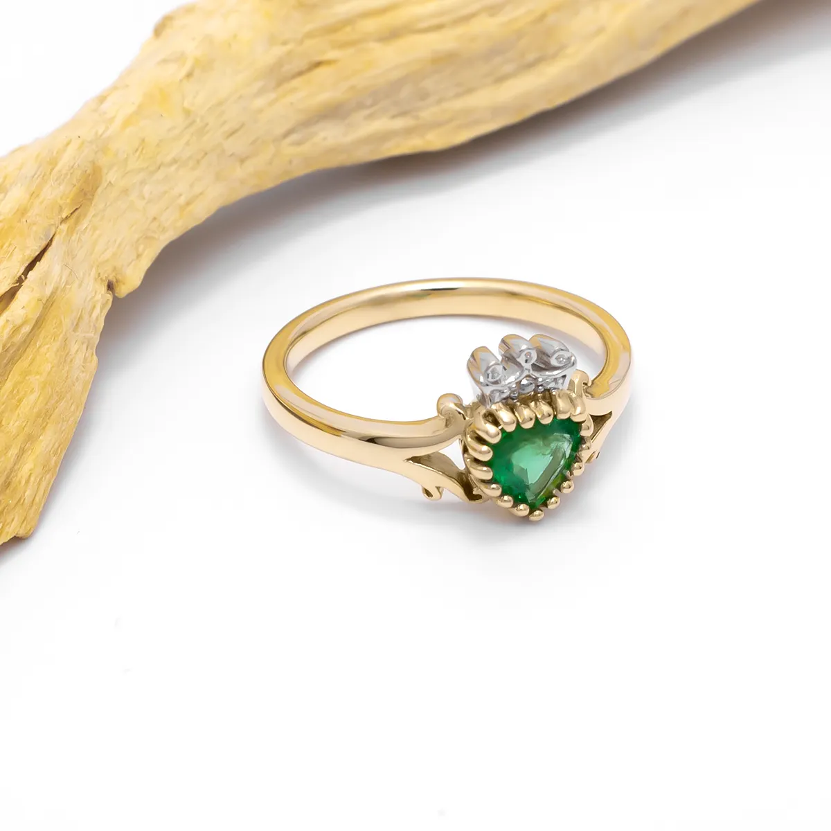 IJCR00013 Gold Emerald Claddagh Ring 08