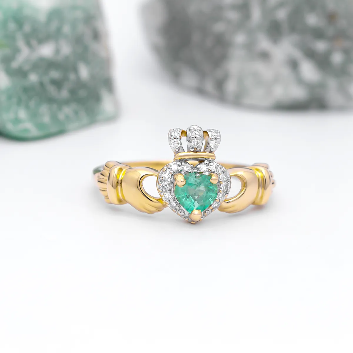Yellow Gold Claddagh Ring Emerald 8...