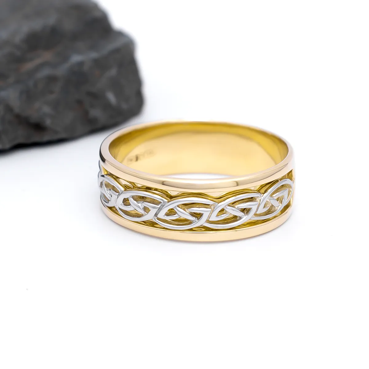 IJCR0004_gold_celtic_ring_4...