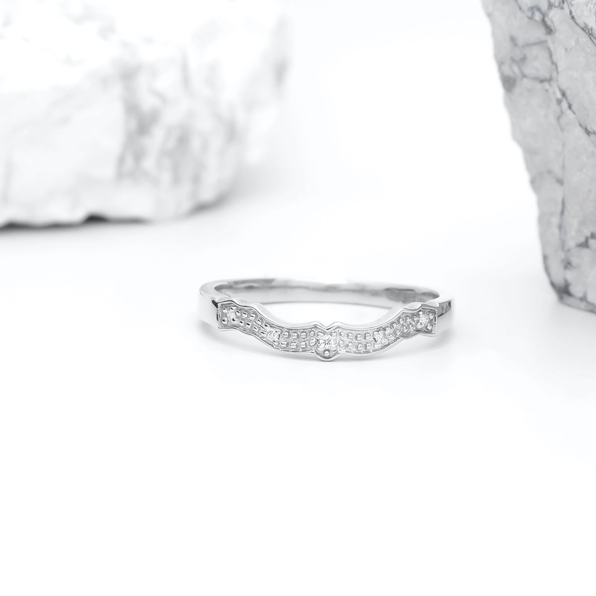 IJCR0007_white_gold_wedding_band_claddagh_ring_07