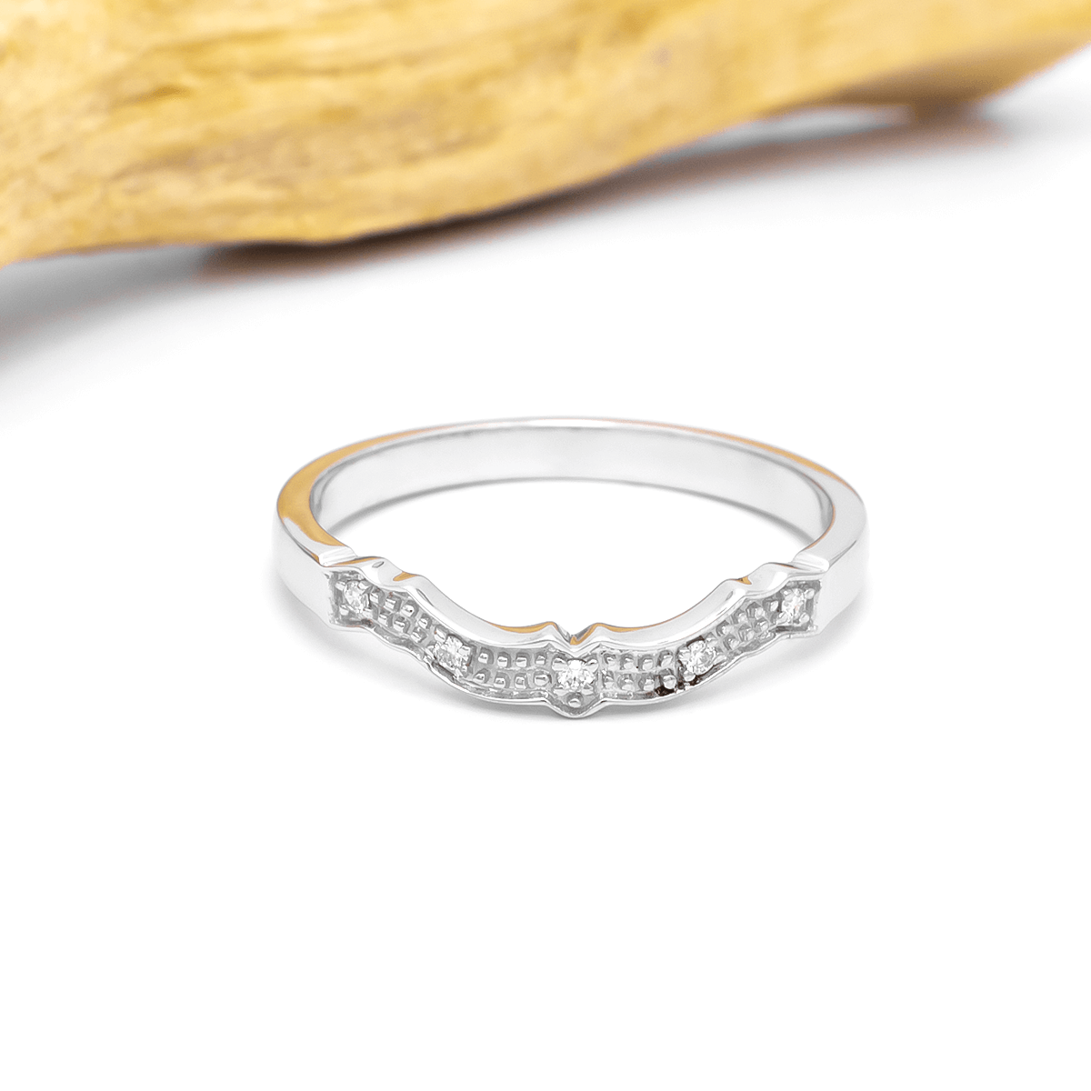 IJCR0007_white_gold_wedding_band_claddagh_ring_08
