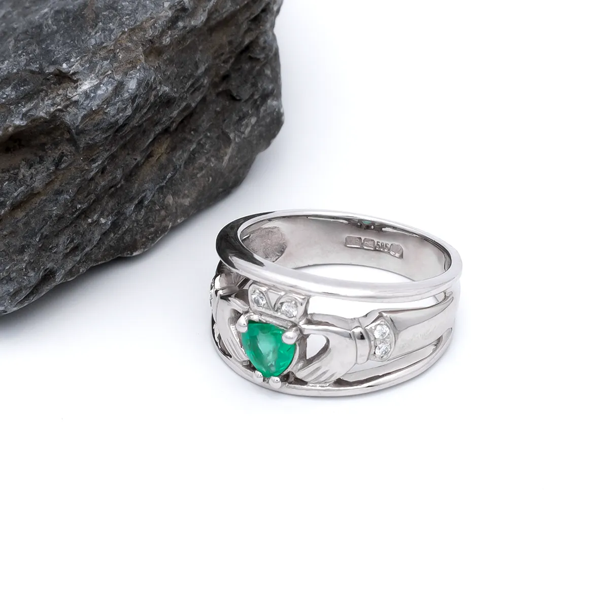 IJCR0014 White Gold Emerald Claddagh Ring Diamond 04