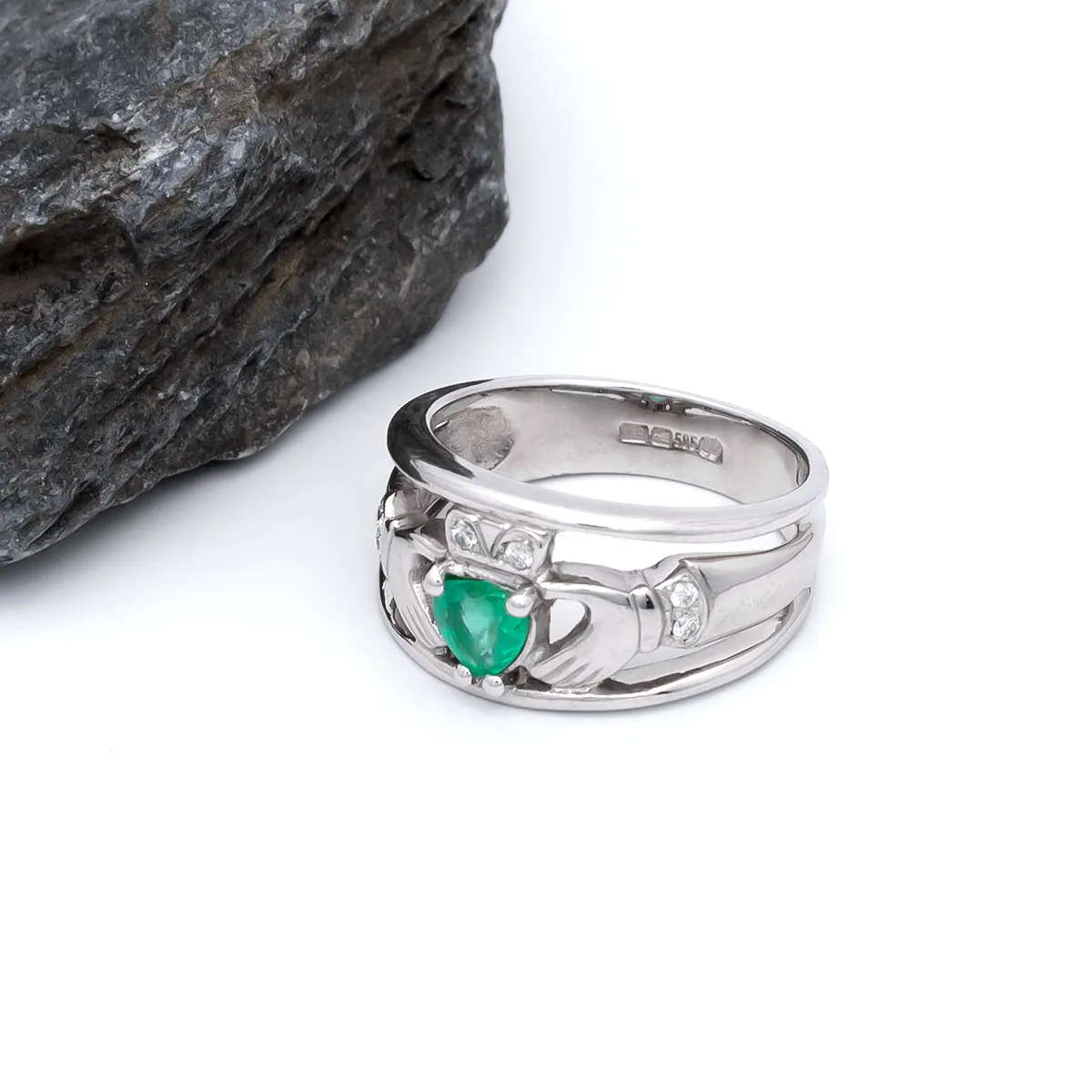 IJCR0014 White Gold Emerald Claddagh Ring Diamond 04...