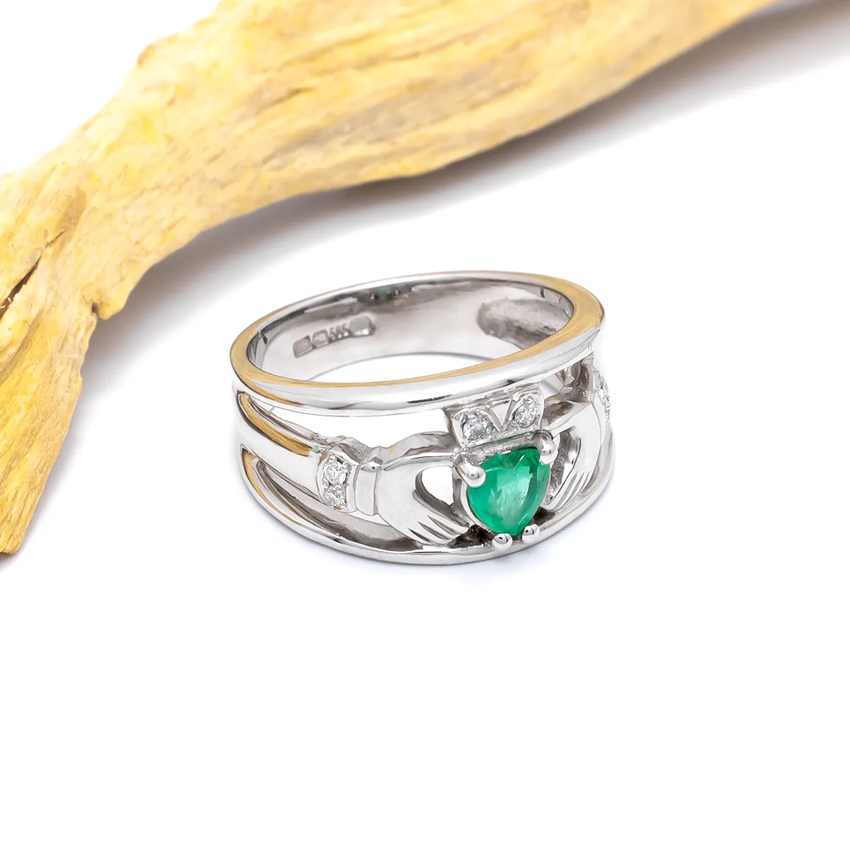 IJCR0014 White Gold Emerald Claddagh Ring Diamond 08