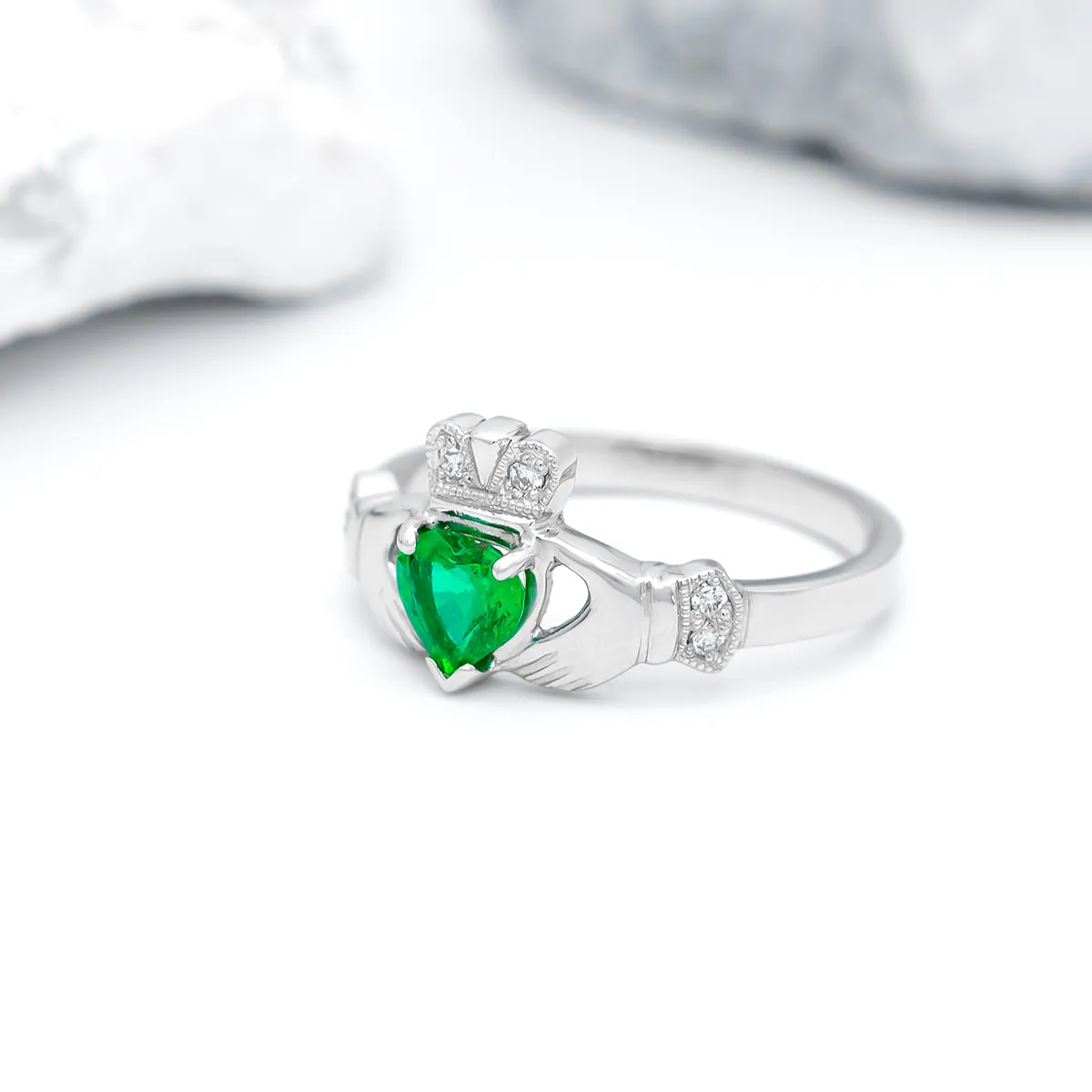 White Gold Emerald Claddagh Ring 8...