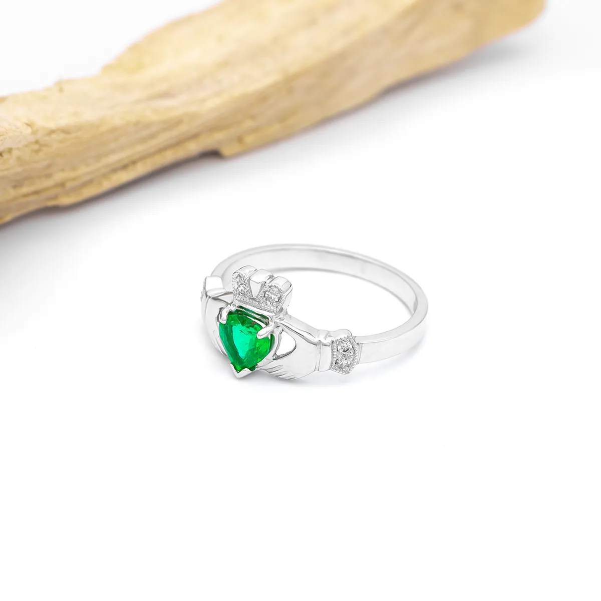 White Gold Emerald Claddagh Ring 9...