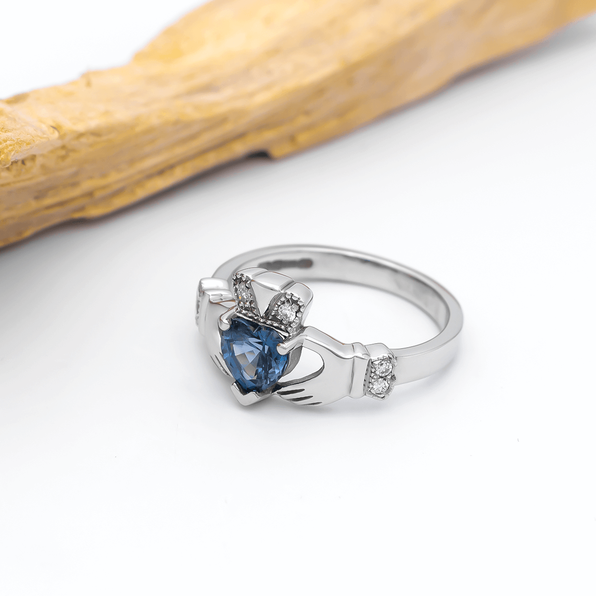 IJCR0035 White Gold Claddagh Ring With Sapphire 8