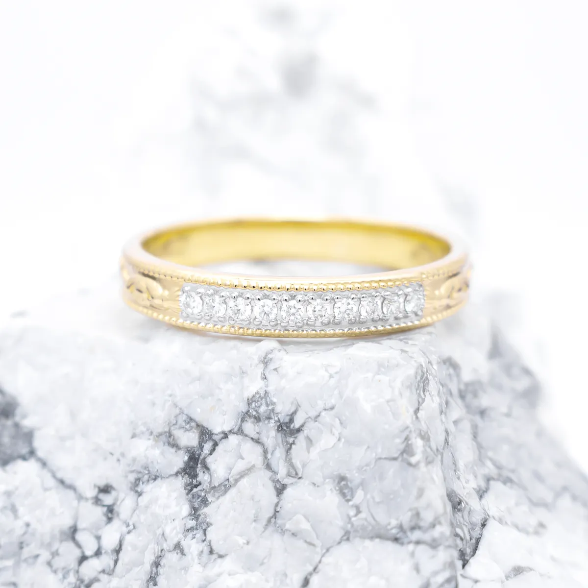 14k Gold Ladies Claddagh Celtic Wedding Ring set with Diamonds...