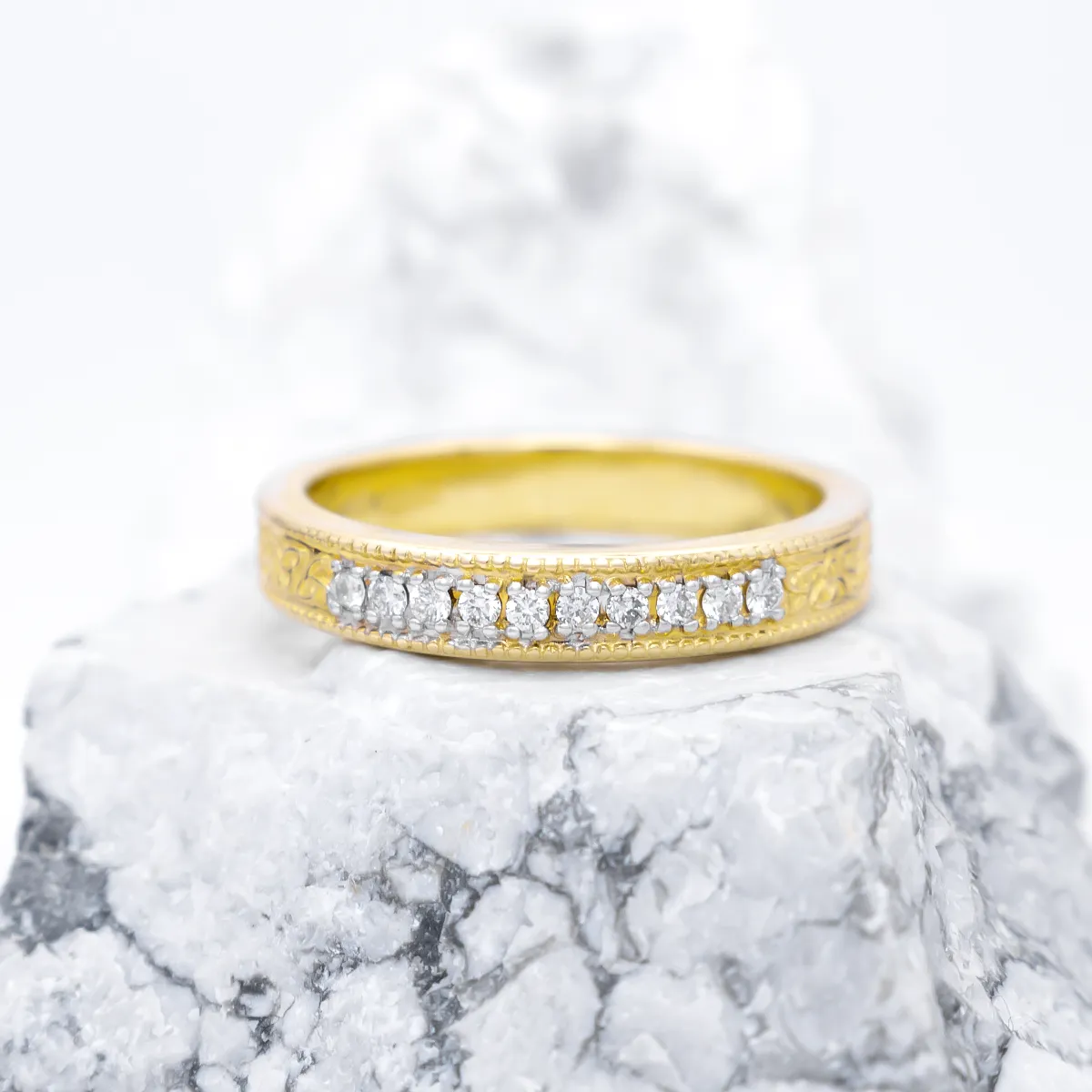 IJCR0040 Yellow Gold Celtic Ring With Diamonds 3