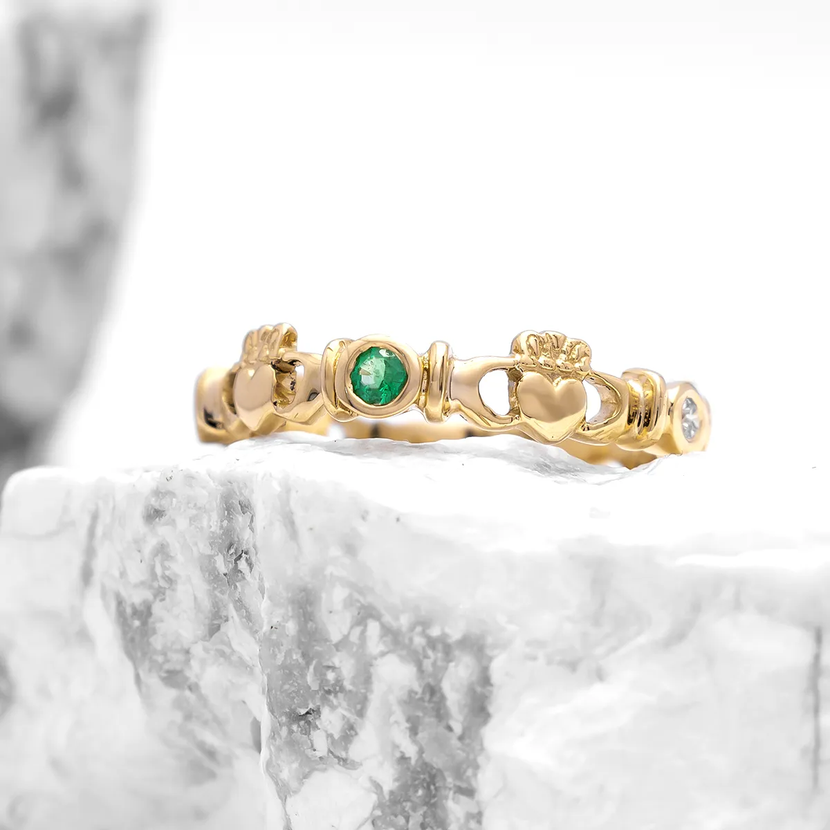 14k Yellow Gold 3 Stone Round Emerald Claddagh ring...