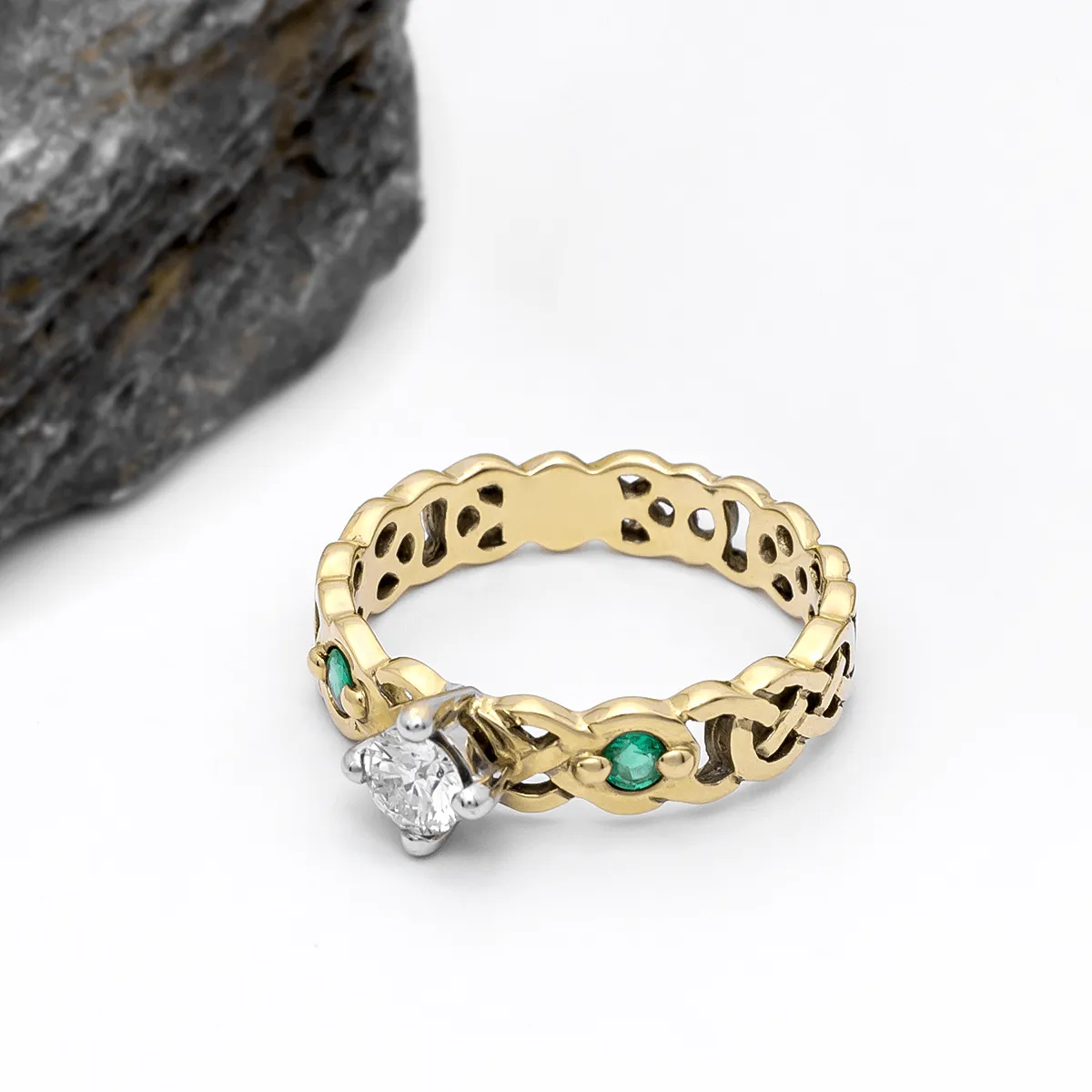 Yellow Gold Celtic Knot Emerald Ring 4...