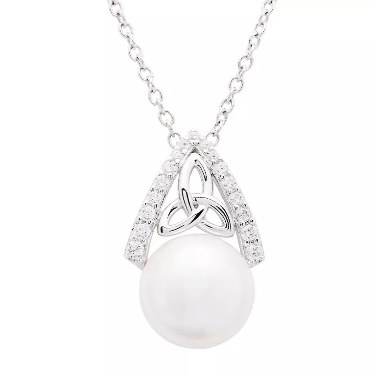 1 1 Intricate Trinity Knot Pearl Pendant SP2291 Closeup
