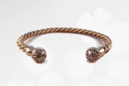 What does a Celtic Torc look like