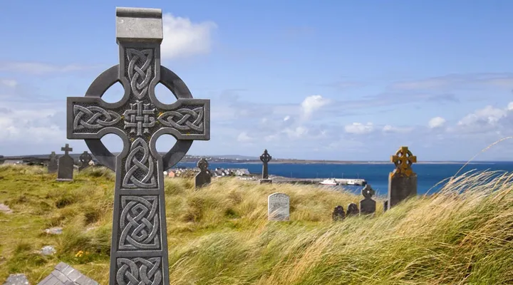 What does a Celtic Cross look like?