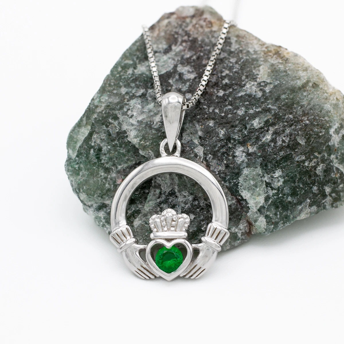 Product Review Silver Claddagh Pendant With Green Crystal