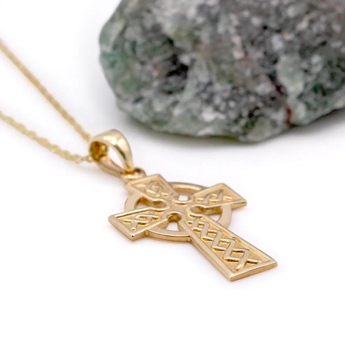Celtic Cross Medium Pendant in Yellow Gold Photo 3 