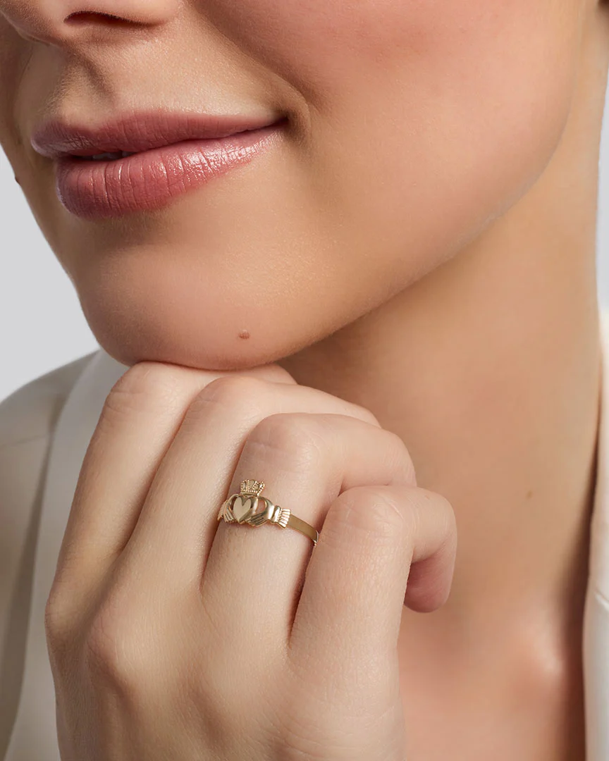 9k Gold Light Claddagh Ring Photo 3 