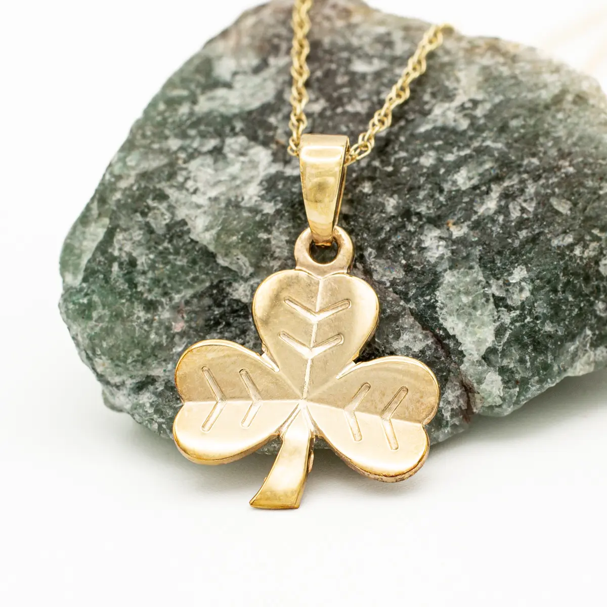 9k Gold Irish Shamrock Pendant Photo 3 