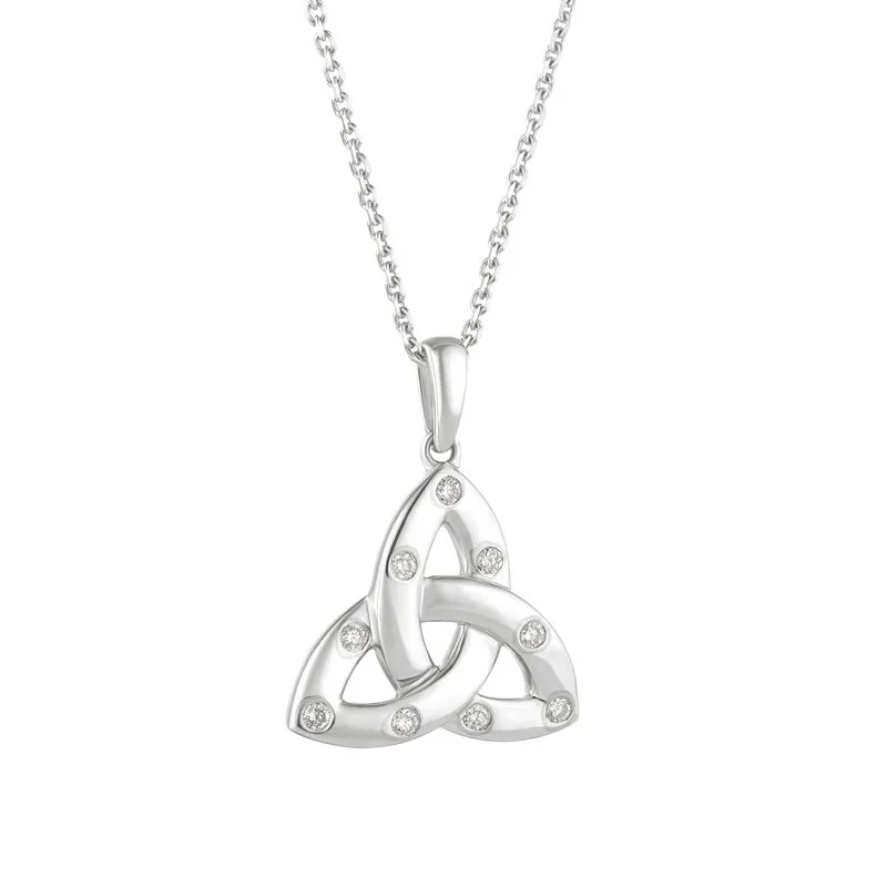 Trinity knot necklace